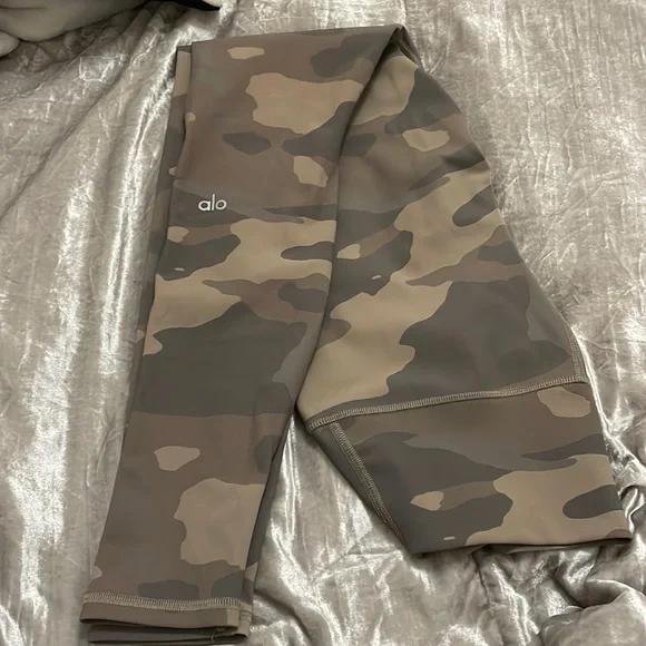 ALO Yoga | Pants & Jumpsuits | Alo Yoga Camo Leggings Size Small | Poshmark